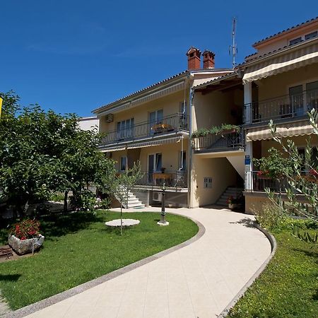 Apartments Maria Пореч Экстерьер фото