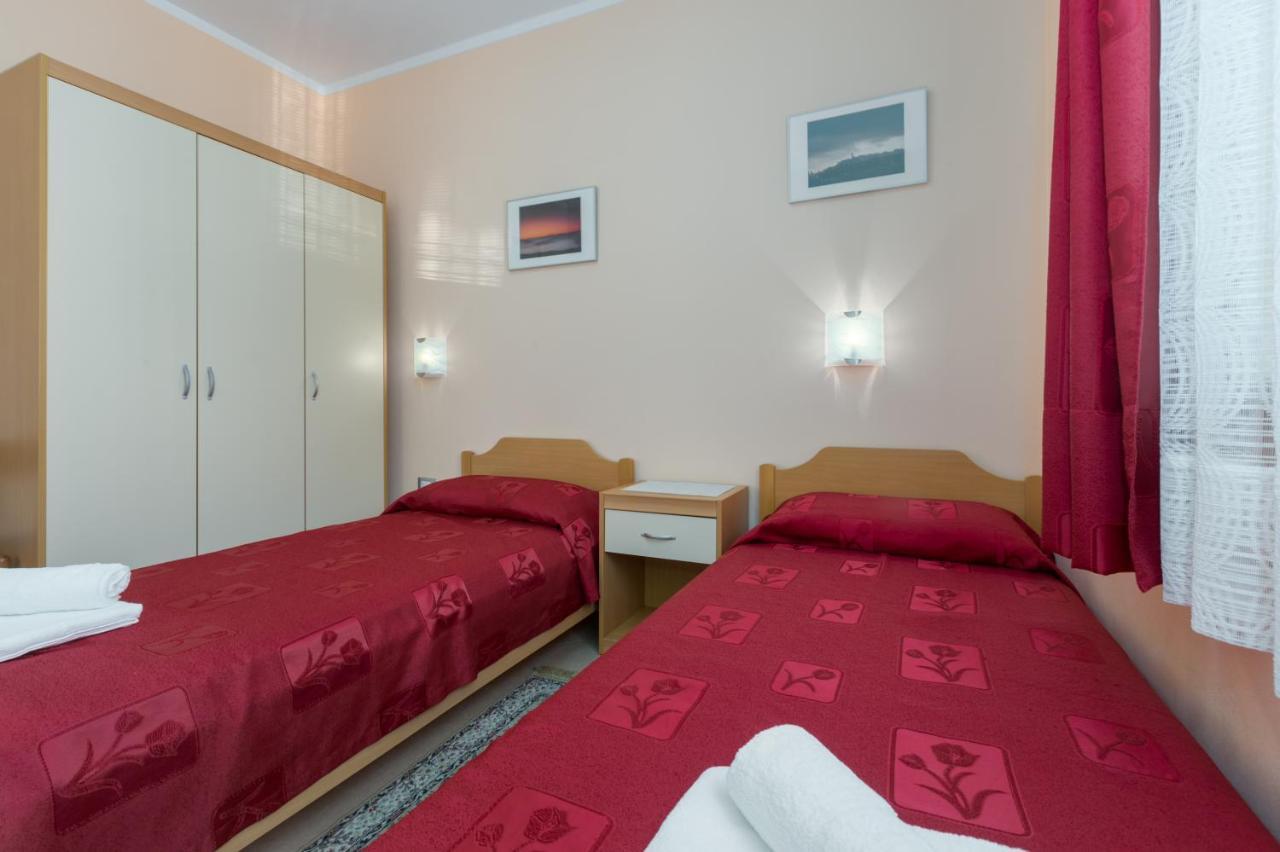 Apartments Maria Пореч Экстерьер фото